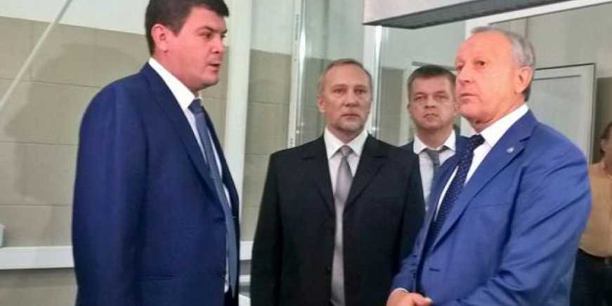 Посещение предприятия АО «НПЦ «Алмаз-Фазотрон» губернатором Саратовской области В.В. Радаевым
